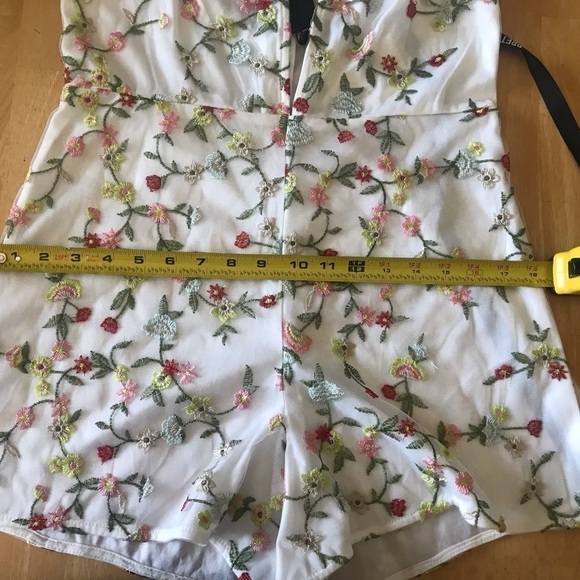 PRETTY LITTLE THING “KATHERINA” PLUNGE HARNESS ROMPER 12 NWT - Picture 12 of 12